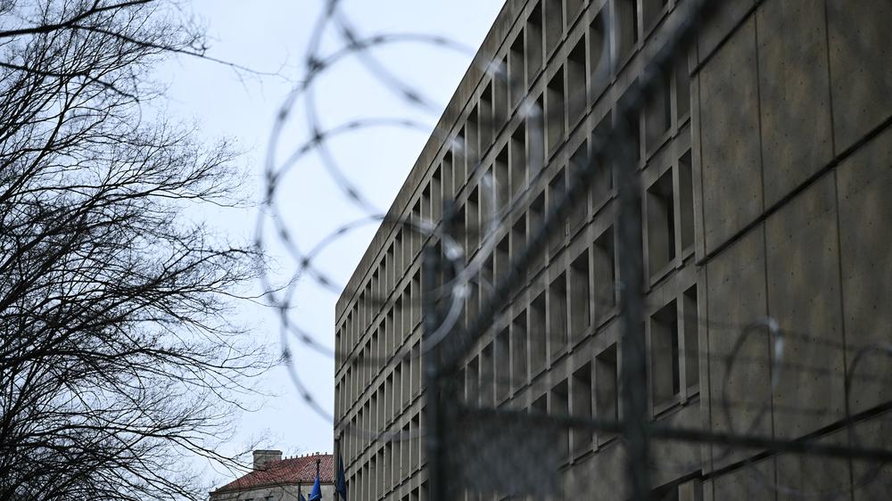 North Carolina: Mitte Dezember hatte das FBI laut Justizministerin Pam Bondi weitere für Silvester geplante Terroranschläge mit Zielen in Kalifornien vereitelt.