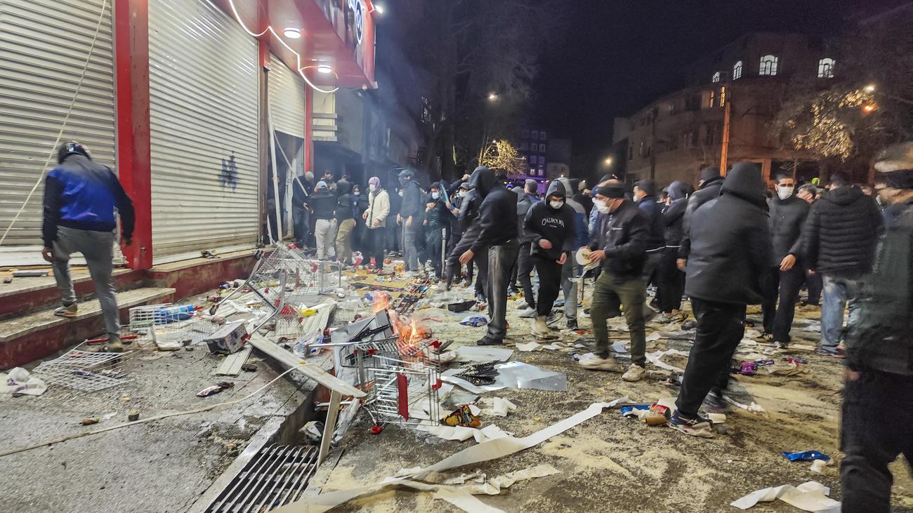 Proteste im Iran: Ajatollah Chamenei rückt Demonstranten in Nähe der USA