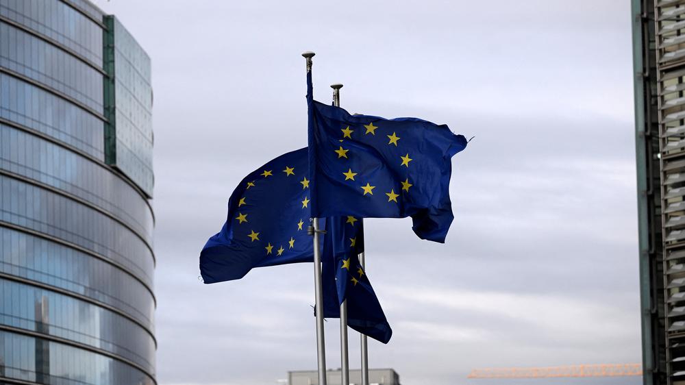  Europäische Regierungen bekunden ihren Protest gegen Trumps neue Zusatzzölle.