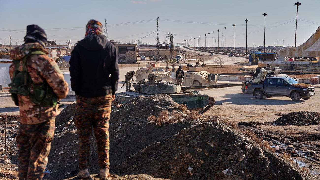 Syrien: Kurden melden entkommene IS-Kämpfer, Syrien verhängt Ausgangssperre