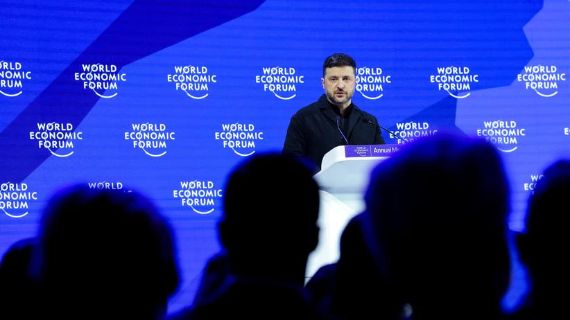 Lage in der Ukraine: In Davos spricht Wolodymyr Selenskyj erstaunlich offene Vorwürfe gegenüber den Regierungen Europas aus.