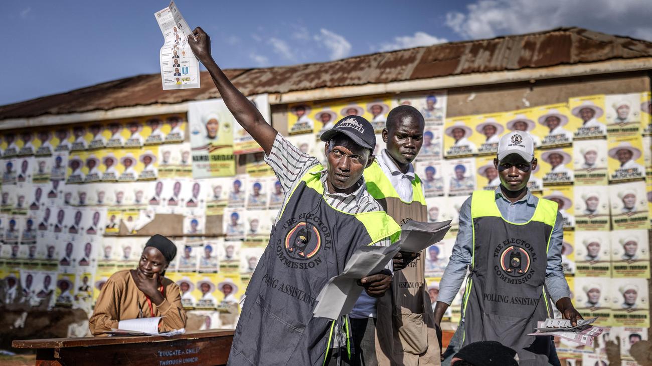Uganda: Amtsinhaber Museveni liegt bei Präsidentschaftswahl in Uganda vorn