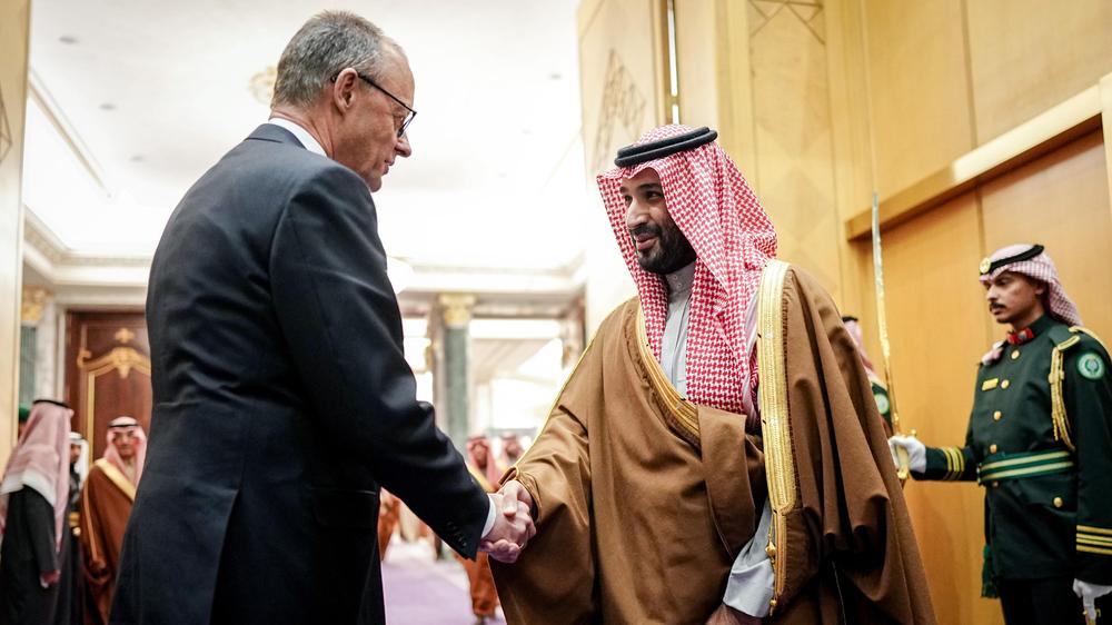 Friedrich Merz: Auf der Suche nach neuen Allianzen: Bundeskanzler Friedrich Merz (CDU) trifft in Riad Kronprinz Mohammed bin Salman.