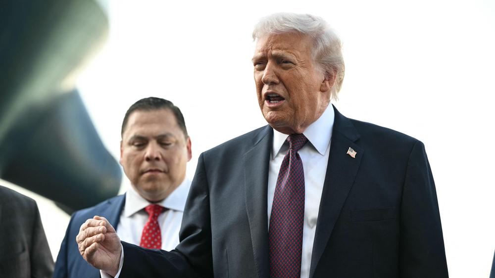  US-Präsident Donald Trump hat Regierungsbehörden die Nutzung der KI von Anthropic verboten.