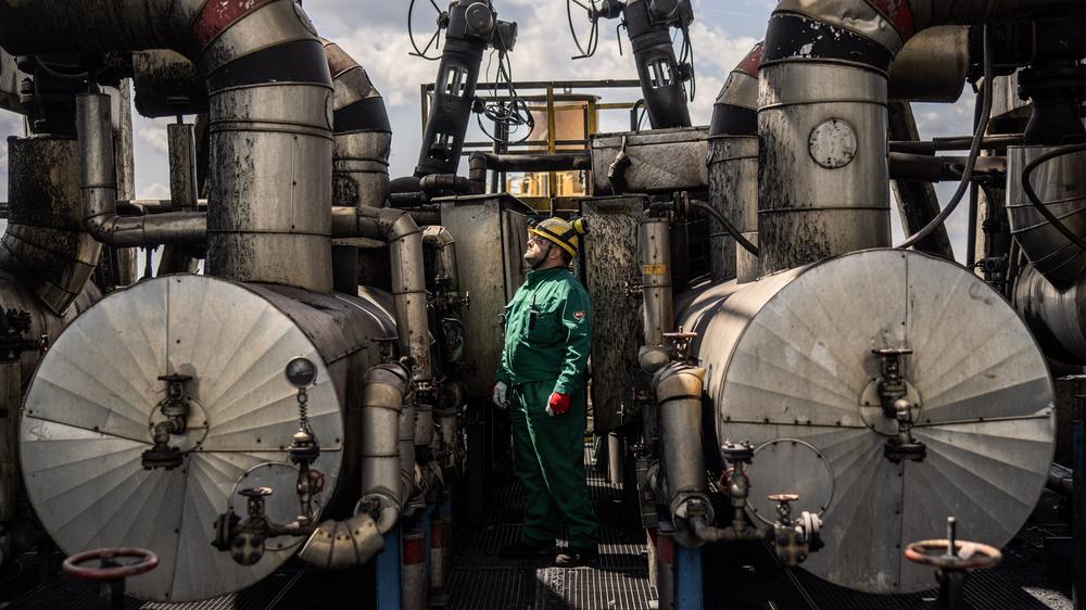  Die Duna-Raffinerie in Ungarn, die mit russischem Rohöl versorgt wird