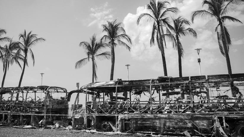 Drogenkartelle in Mexiko: Ausgebrannte Busse in Puerto Vallarta: Nach dem Schlag gegen den mächtigsten Drogenboss des Landes ist Mexiko in Aufruhr.
