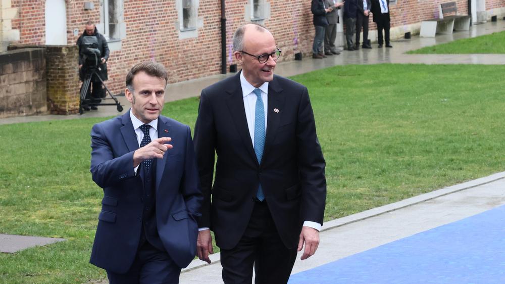  Der französische Präsident Emmanuel Macron und der deutsche Bundeskanzler Friedrich Merz haben unterschiedliche Ansichten zu Gemeinschaftsschulden der EU.