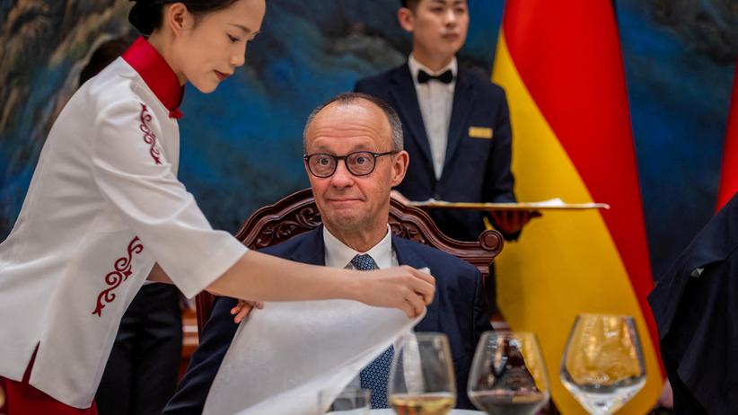 Chinabesuch: Friedrich Merz beim Mittagessen in der Großen Halle des Volkes