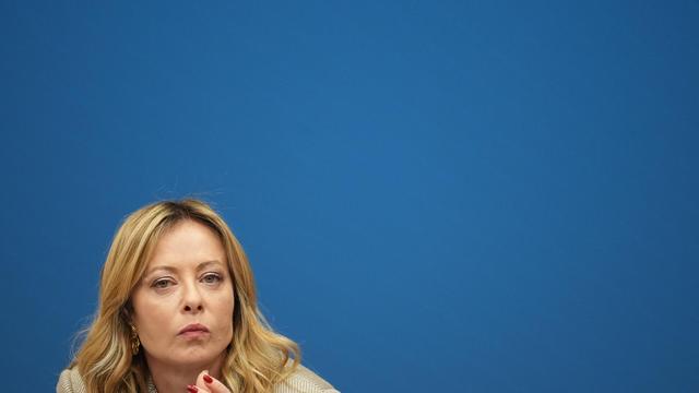 Italy approves migrant transfers abroad