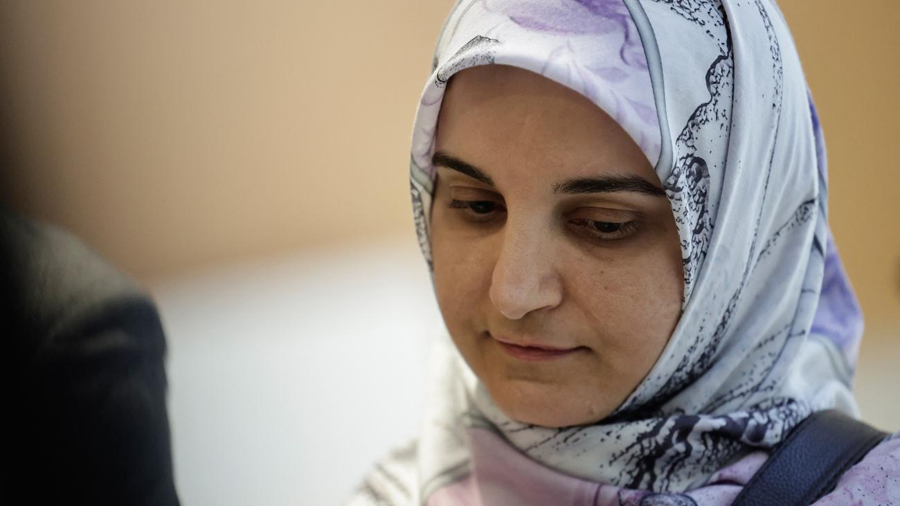 Frankreich: Iranerin wegen angeblicher Verherrlichung von Terrorakten verurteilt