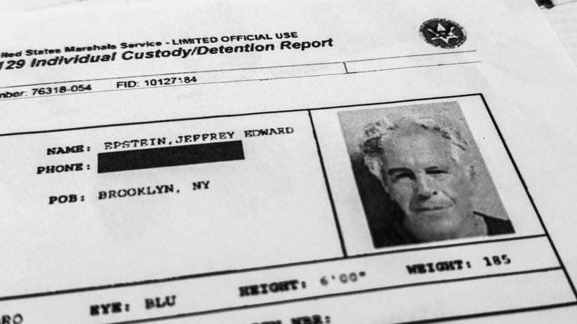 Epstein-Affäre in den USA: Eins der neu veröffentlichten Dokumente aus den Eppstein-Akten, die das Verhaftungsfoto von Epstein zeigt.