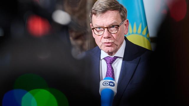 Atomwaffen: Wadephul äußert sich skeptisch zu möglichem europäischen Atomschirm