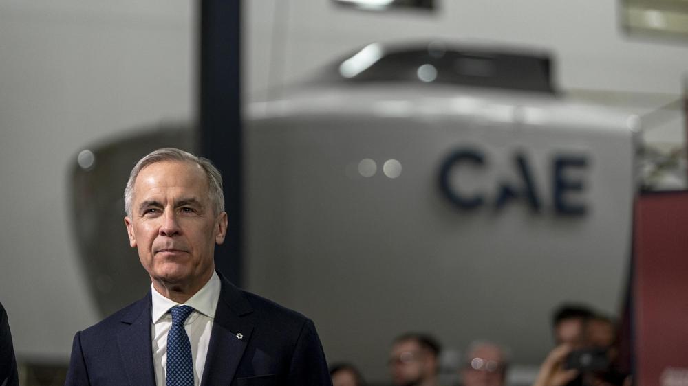  Der kanadische Premierminister Mark Carney vor seiner Ankündigung zu Verteidigungsmaßnahmen bei 
Canadian Aviation Electronics (CAE), einer Flugsimulationsfirma in Montréal