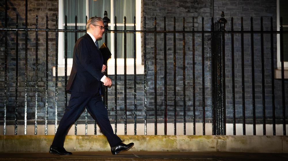  Der britische Premierminister Keir Starmer will trotz Rücktrittsforderungen um sein Amt kämpfen.