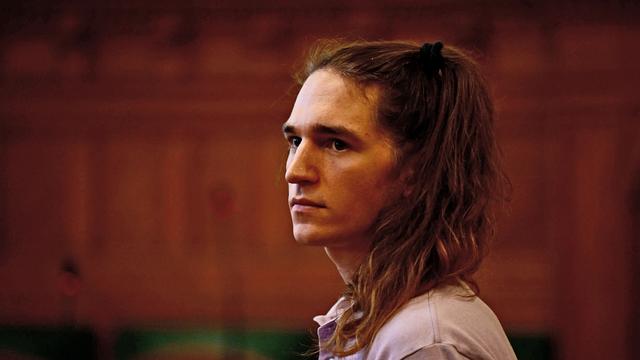 (+) Maja T.: Als das Urteil fällt, schließt Maja T. die Augen