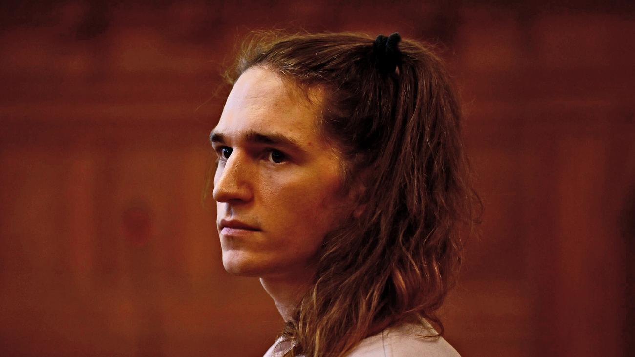 Maja T.: Als das Urteil fällt, schließt Maja T. die Augen