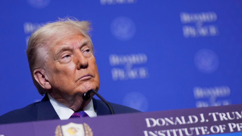  US-Präsident Donald Trump während der ersten Sitzung des "Friedensrats" in Washington