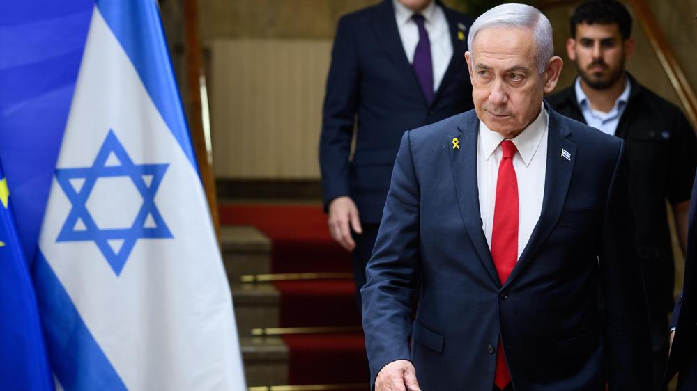  Benjamin Netanjahu, Ministerpräsident von Israel, vor seinem Amtssitz.