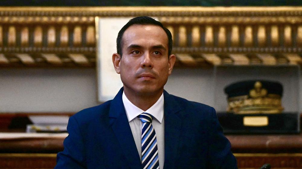  Perus Übergangspräsident José Jerí hat das Parlament nach nur vier Monaten das Vertrauen entzogen.