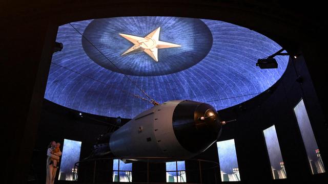 Russia Keeps START, Threatens Greenland