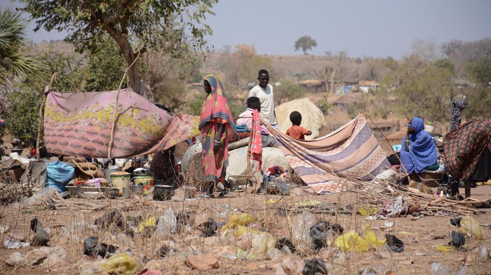  Der Konflikt im Sudan hat Zehntausende Menschen das Leben gekostet und Millionen vertrieben.
