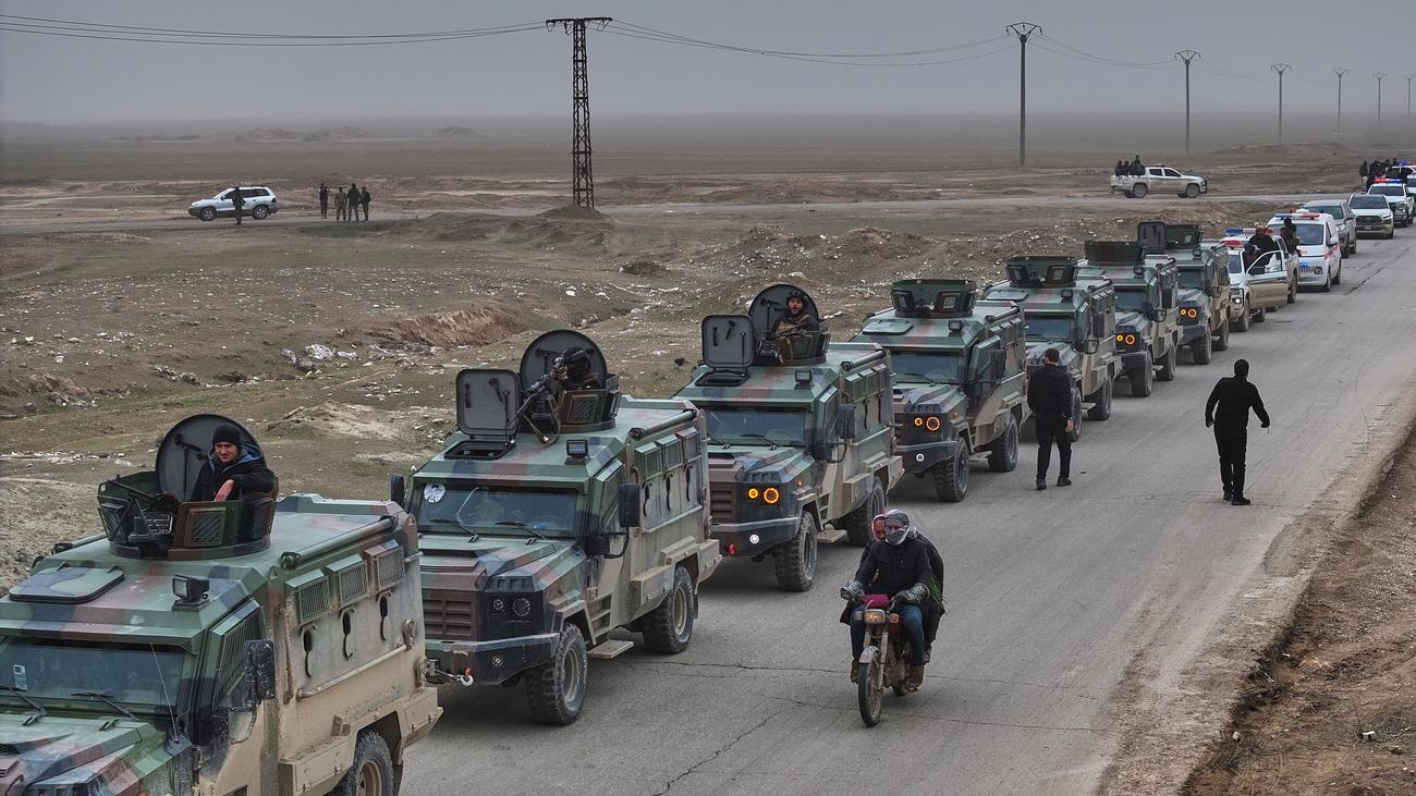 Kämpfe in Syrien: Syriens Regierungstruppen rücken in kurdische Stadt Hassaka ein