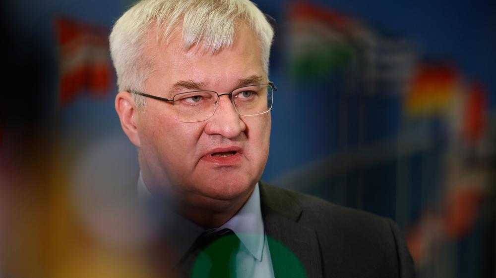  Der ukrainische Außenminister Andrij Sybiha hat den Fifa-Chef für seinen Vorstoß angegriffen.