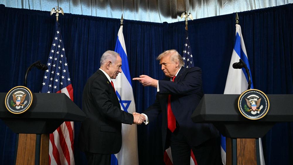  US-Präsident Donald Trump und Israels Premier Benjamin Netanjahu Ende Dezember 2025 bei einer Pressekonferenz