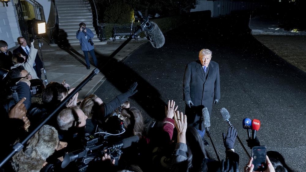  Seine Regierung verspricht mit der Rücknahme von Klimaregeln "die größte Deregulierungsmaßnahme in der amerikanischen Geschichte".