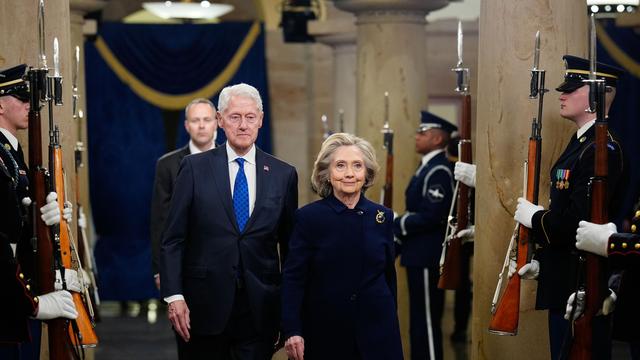 US-Überblick am Morgen: Clinton sagt vor Kongress aus, Vance will keinen langen Krieg mit Iran