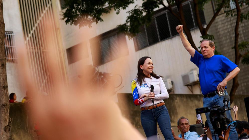  Die beiden prominenten venezolanischen Oppositionellen María Corina Machado (links) und Juan Pablo Guanipa