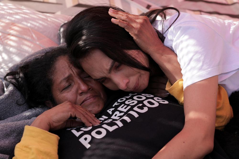 Venezuela: Angehörige politischer Gefangenen im Hungerstreik vor einem Haftzentrum in Caracas am 16. Februar