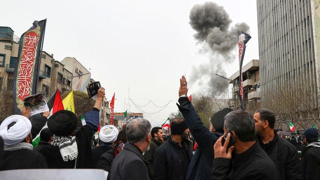 Irankrieg: Iranisches Fernsehen meldet Explosion bei Demonstration in Teheran