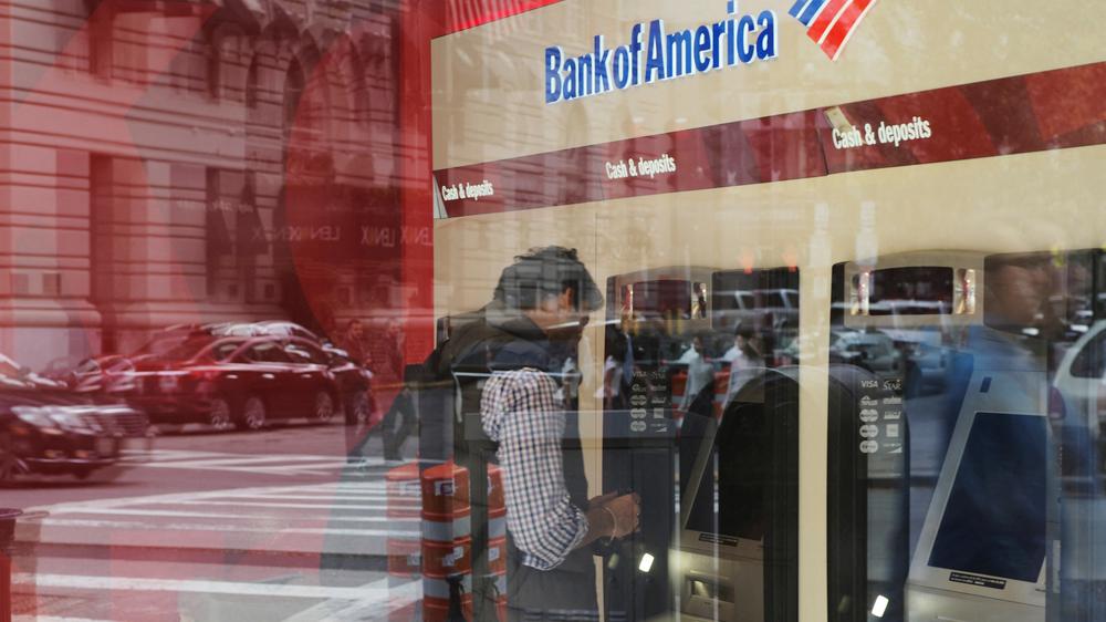  Eine Gruppe von Opfern Jeffrey Epsteins hatte der Bank of America vorgeworfen, verdächtige Finanztransaktionen im Zusammenhang mit dem Sexualstraftäter ignoriert zu ⁠haben.