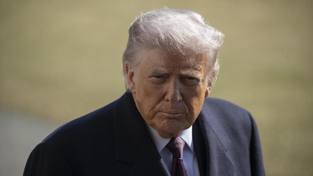  Der Militäreinsatz werde so lange fortgesetzt, bis alle Ziele erreicht seien – das kündigte Donald Trump an.