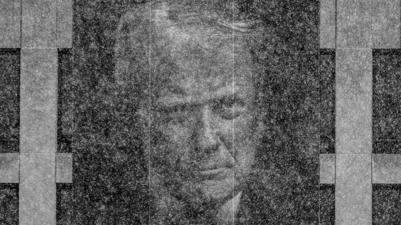 Donald Trump: Ein Bild von US-Präsident Donald Trump hängt im Großformat am Arbeitsministerium in Washington, D.&nbsp;C.