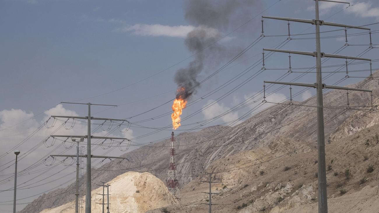 Irankrieg: Angriffe auf weltweit größtes Gasfeld im Iran, Ölpreis steigt