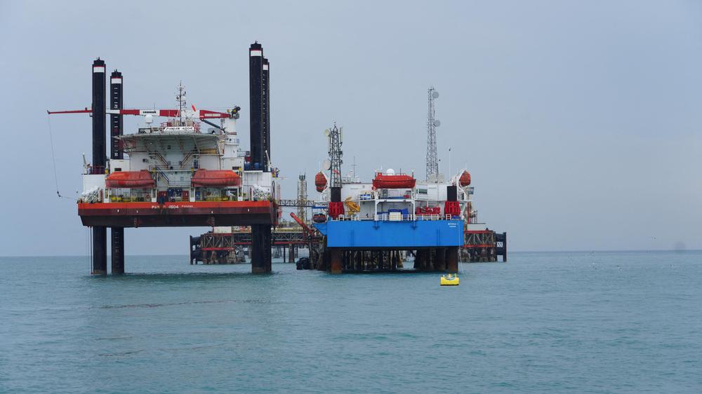  Schwimmendes Ölexport-Terminal im Hafen von Basra an der irakischen Golfküste