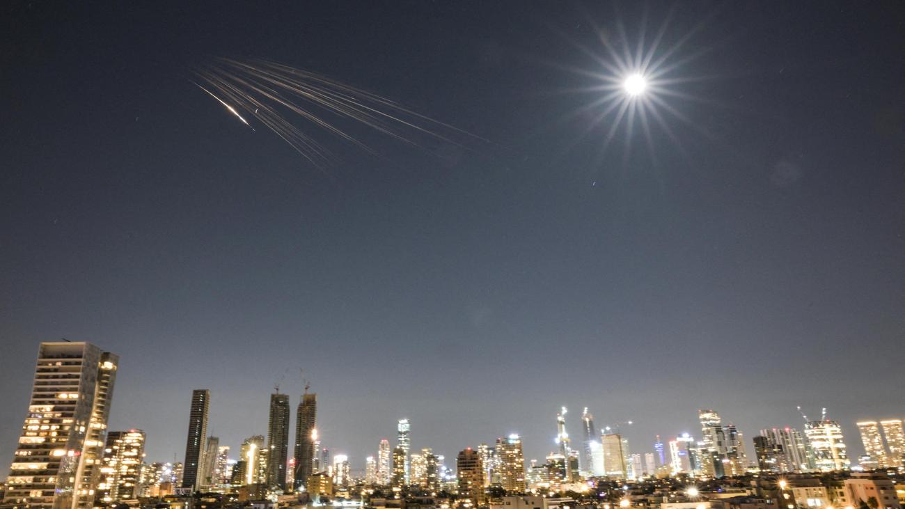 Irankrieg: Israel wirft Iran Streumunitionseinsatz vor, Türkei sendet Zypern Jets