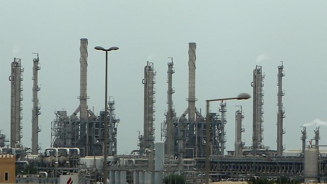 Irankrieg: Drohnenangriff setzt Ölraffinerie in Kuwait in Brand