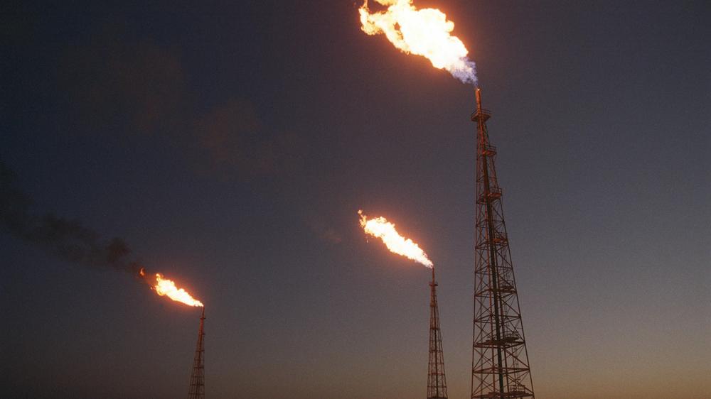  Ein Ölfeld auf der Insel Charg (Foto aus dem März 2000)