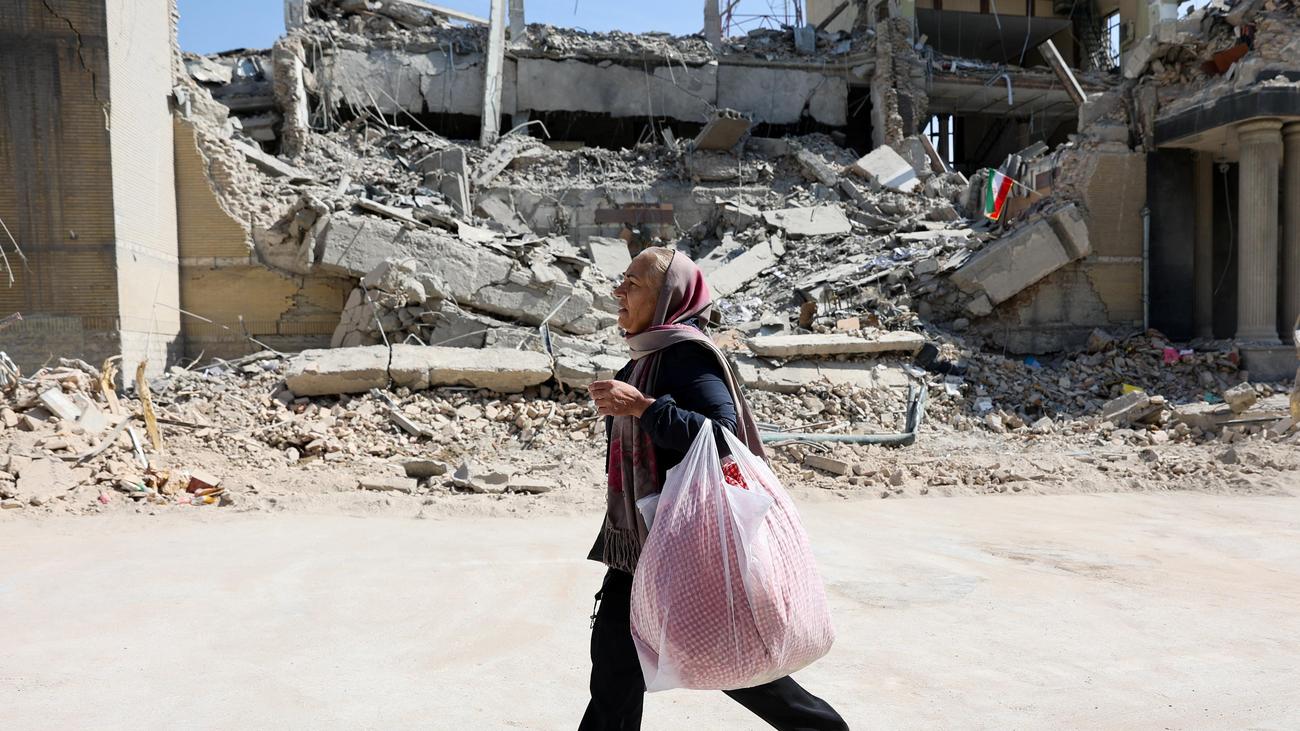 Iran-Überblick: 4.000 zerstörte Zivilgebäude, Iran greift US-Tanker an