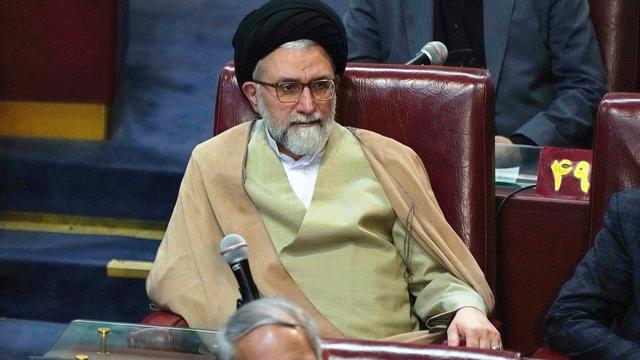 Israelische Angriffe: Irans Präsident bestätigt Tötung von Geheimdienstminister Chatib