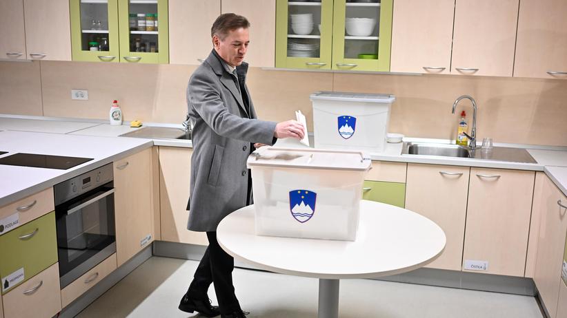 Slowenien: Der slowenische Ministerpräsident Robert Golob bei der Wahl am 22. März 2026