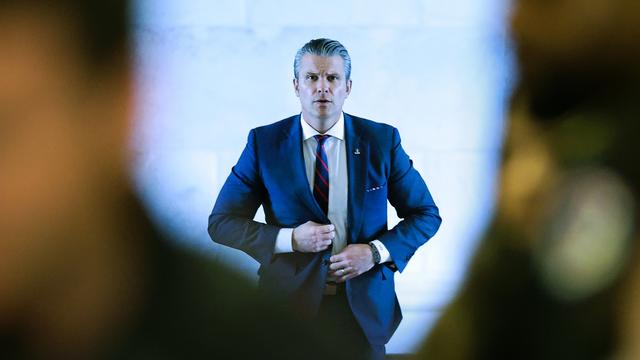 (+) Pete Hegseth: Er wütet wie ein drittklassiger Hollywood-General