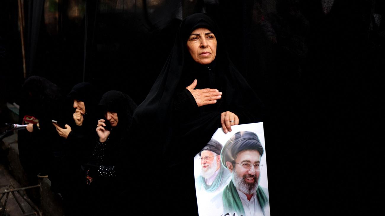 Regime im Iran: Wo ist Modschtaba Chamenei?