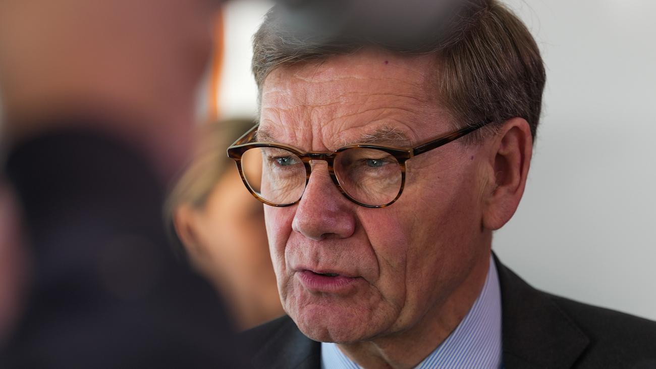 Krieg gegen die Ukraine: Wadephul nennt ungarische Blockade von Ukraine-Hilfen unannehmbar