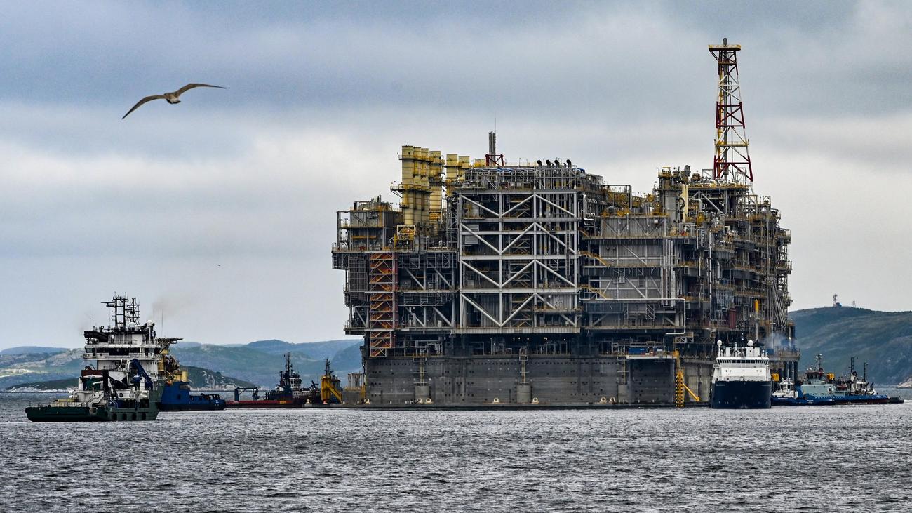 Ukraine: Russischer LNG-Tanker sinkt vor Libyen nach Explosion