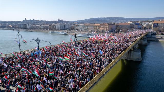 Parlamentswahl in Ungarn: Zehntausende demonstrieren am Nationalfeiertag in Ungarn