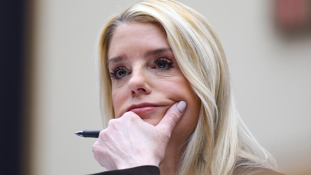  US-Justizministerin Pam Bondi soll vor dem Untersuchungsausschuss über ihren Umgang mit den Epstein-Akten befragt werden.